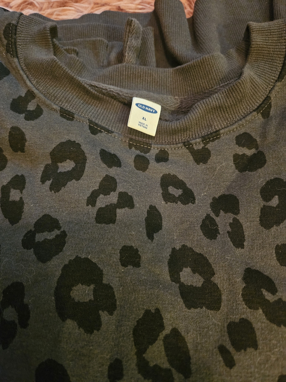 Old Navy☆Charcoal Gray Leopard Print Long Sleeve Top - Picture 2 of 4